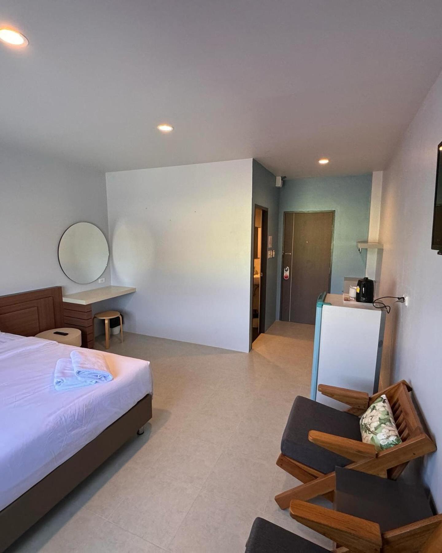Siri Hotel Phuket Exteriör bild