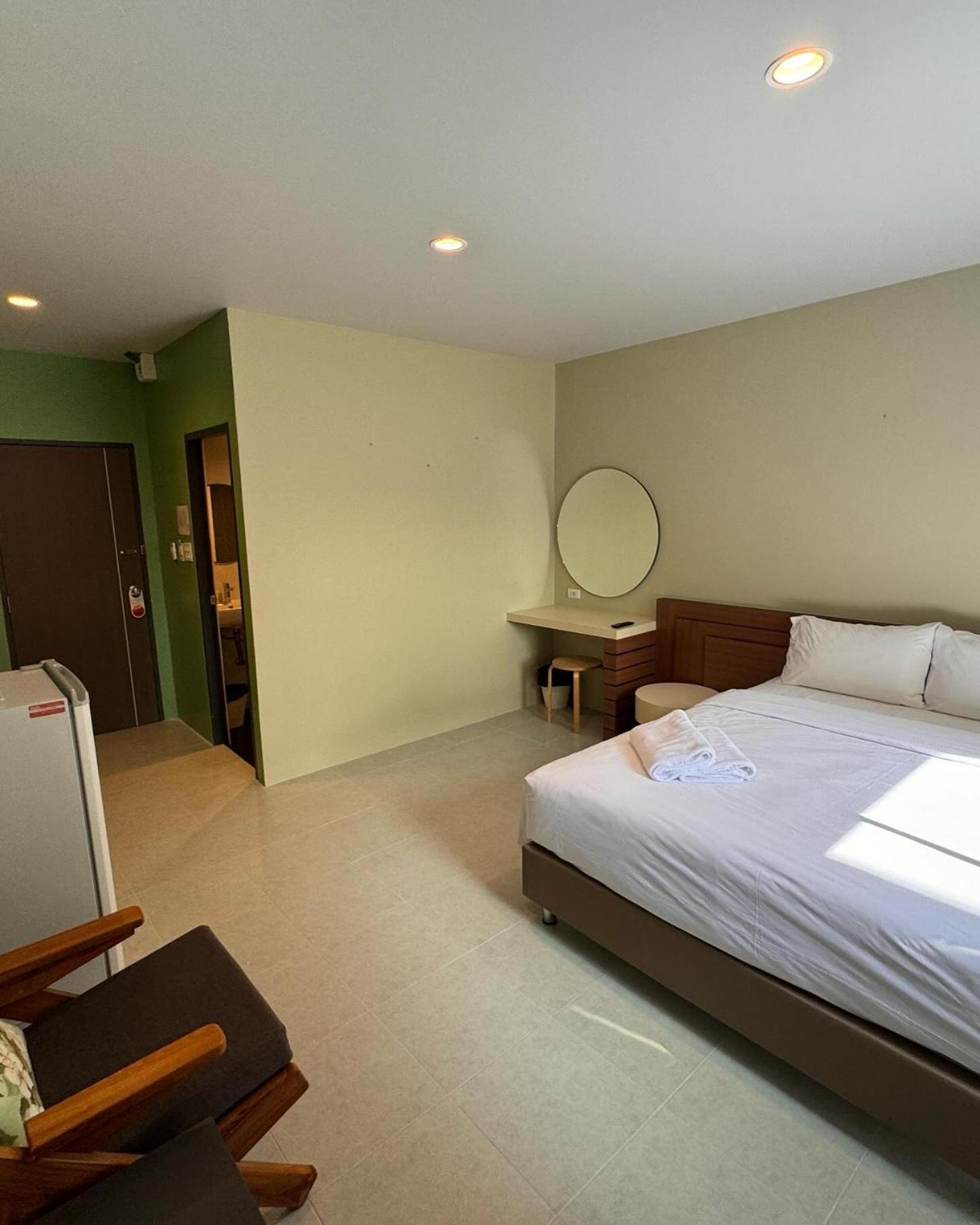 Siri Hotel Phuket Exteriör bild