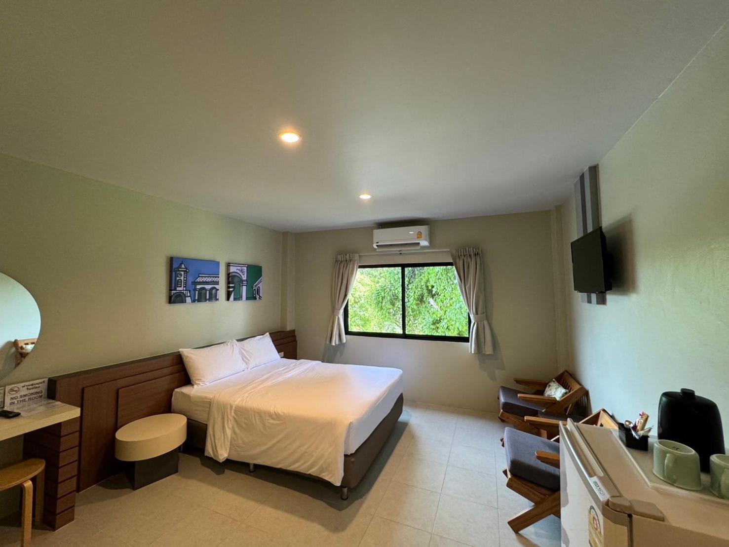 Siri Hotel Phuket Exteriör bild