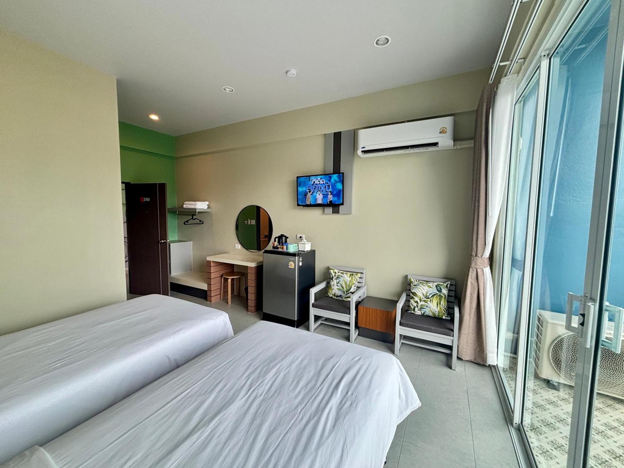 Siri Hotel Phuket Exteriör bild